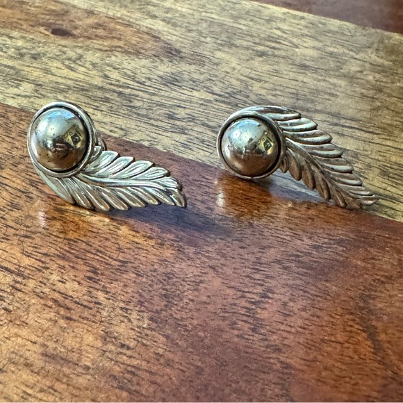 Vintage Jewelry - Vintage Sterling Silver Leaf Screw-Back Earrings